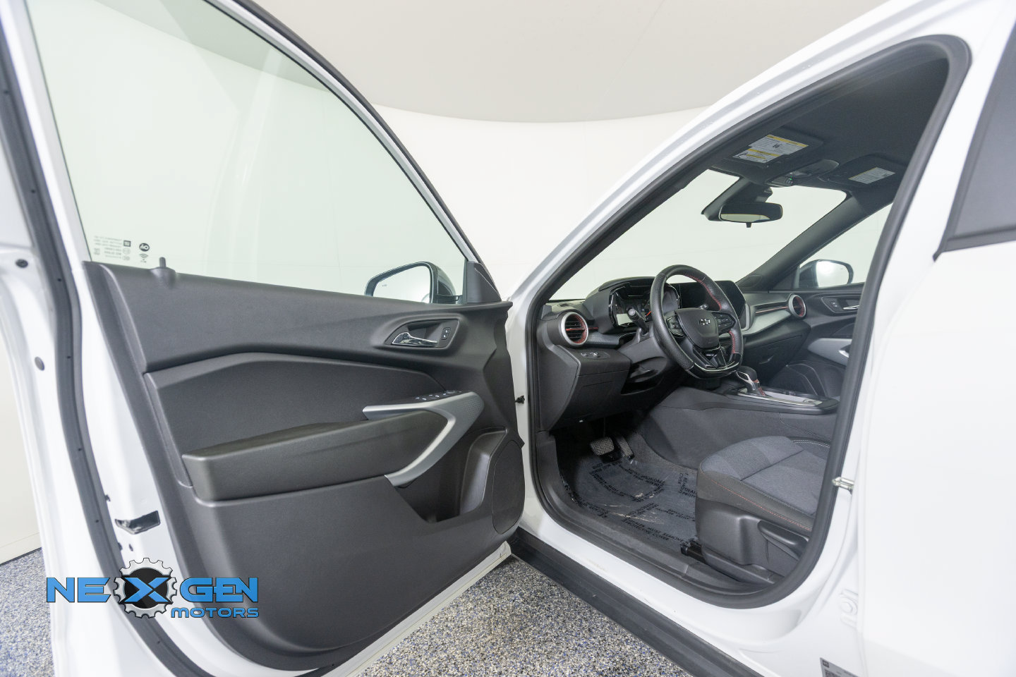 Used 2025 Chevrolet Trax RS w/ Driver Confidence Package FWD image 12