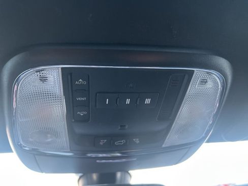 Used 2021 Jeep Grand Cherokee Limited image 34