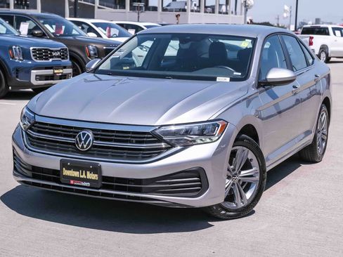 Used 2024 Volkswagen Jetta SE FWD image 1
