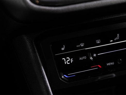 Used 2022 Volkswagen Tiguan SE image 22