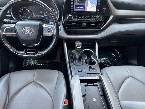Used 2021 Toyota Highlander XLE image 4