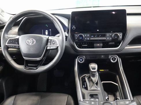 Used 2024 Toyota Grand Highlander Limited image 13