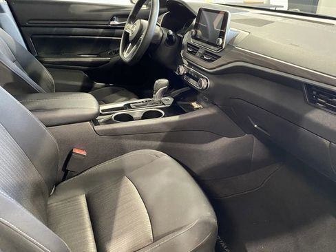 Used 2024 Nissan Altima 2.5 SV FWD image 6