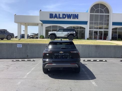 Used 2025 Chevrolet Equinox LT w/ Safety and Technology Package image 6