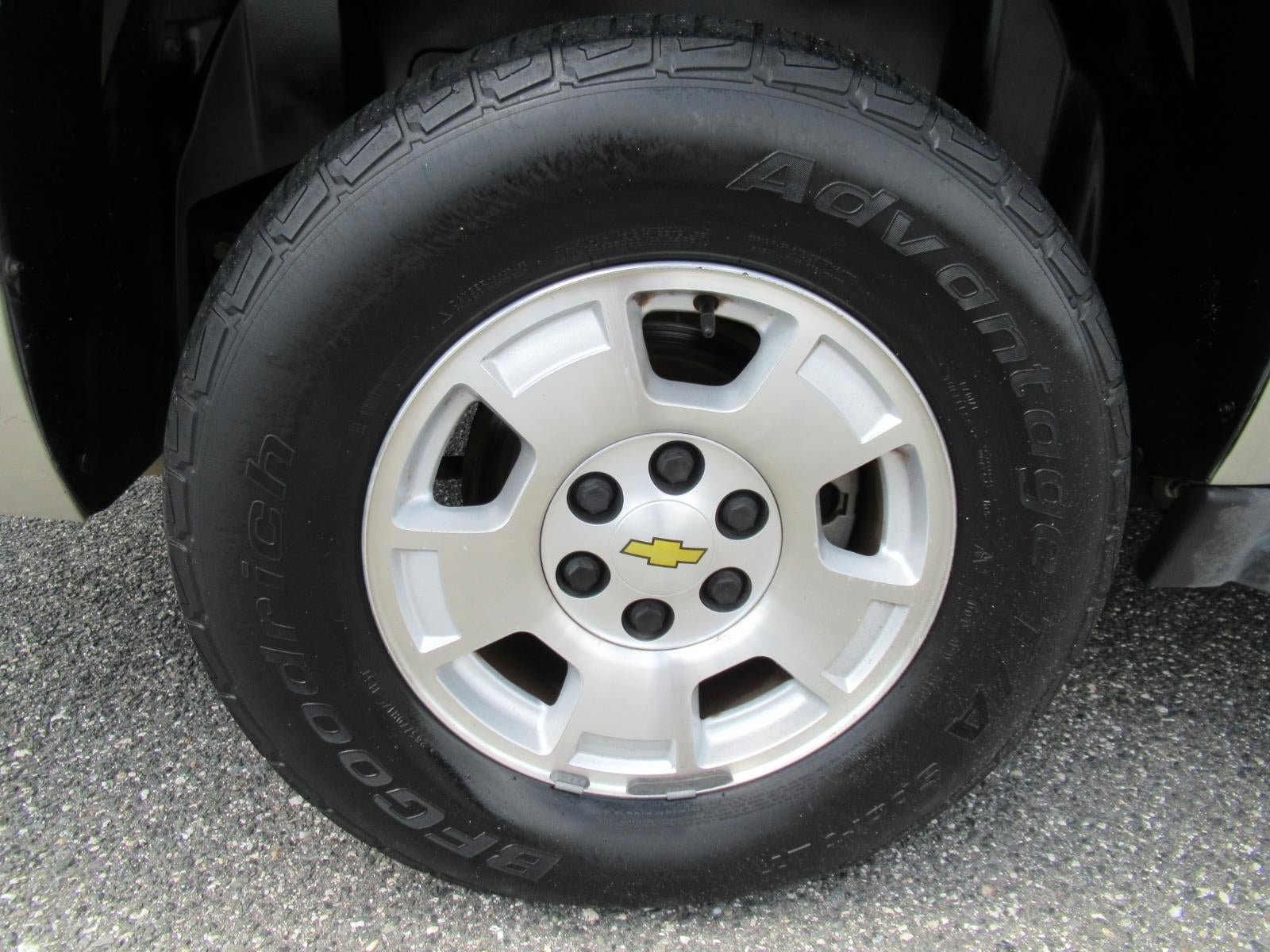 Used 2011 Chevrolet Suburban LT RWD image 8