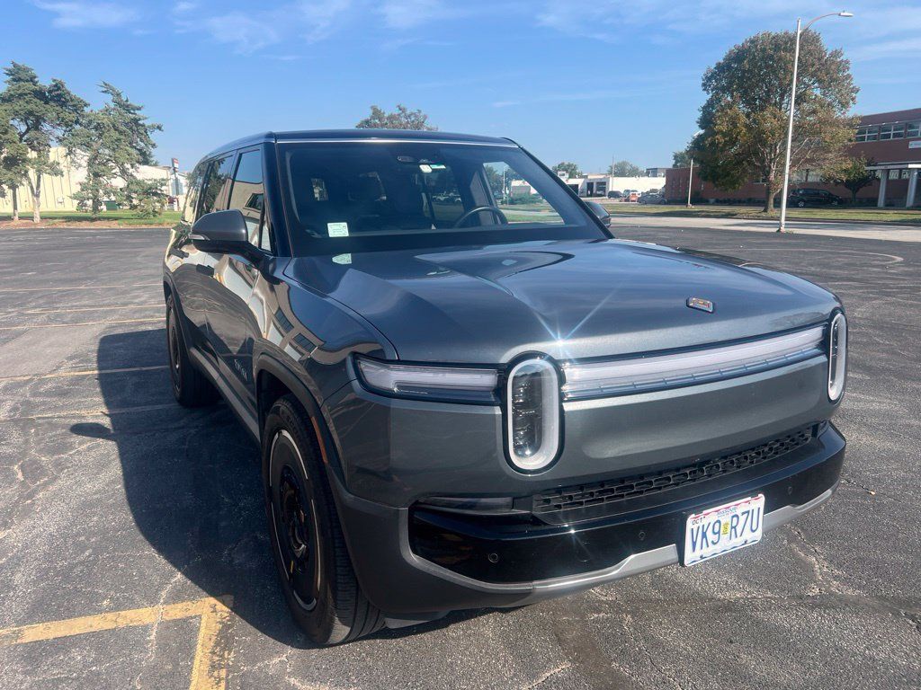 Used 2025 Rivian R1S Adventure Dual AWD/4WD image 3