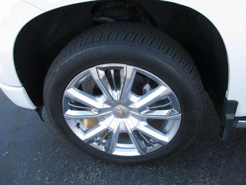 Used 2022 Chevrolet Silverado 1500 High Country w/ High Country Premium Package image 13