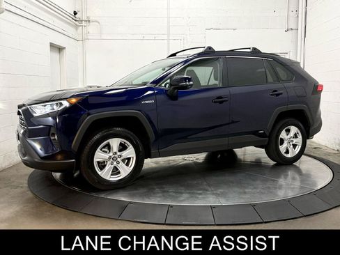 Used 2021 Toyota RAV4 XLE w/ Carpet Mat Package (TMS) AWD/4WD image 4