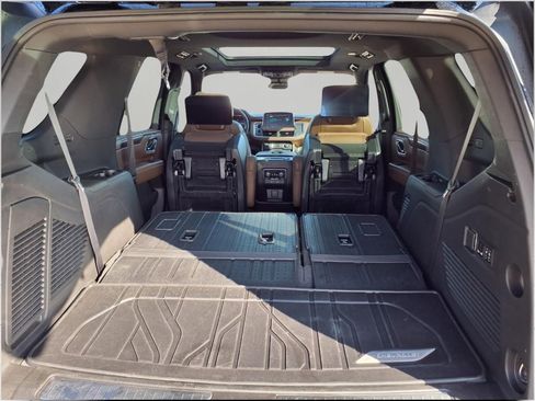 Used 2023 Chevrolet Tahoe High Country image 14