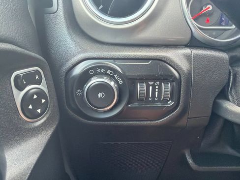 Used 2020 Jeep Wrangler Rubicon AWD/4WD image 38