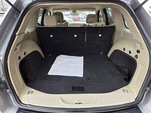 Used 2019 Jeep Grand Cherokee Laredo image 13