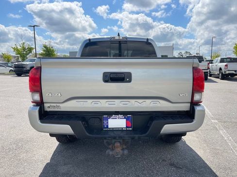 Used 2023 Toyota Tacoma SR5 w/ Technology Package AWD/4WD image 18