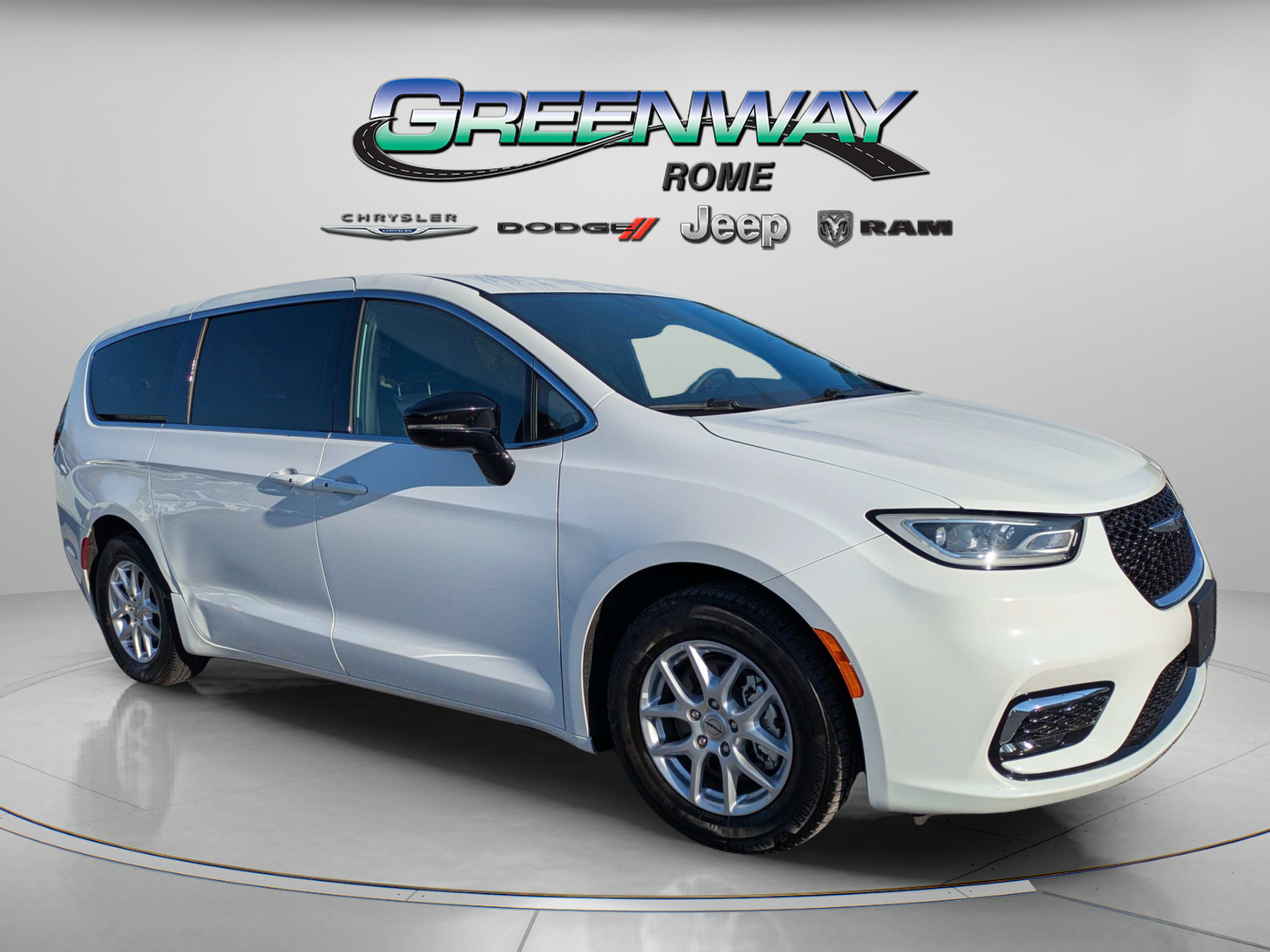 Used 2025 Chrysler Pacifica Select FWD image 2
