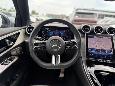 Used 2024 Mercedes-Benz GLC 300 4MATIC image 24