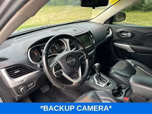 Used 2018 Jeep Cherokee Trailhawk w/ Cold Weather Group AWD/4WD image 6