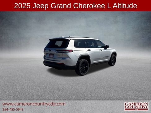 New 2025 Jeep Grand Cherokee L Laredo image 3