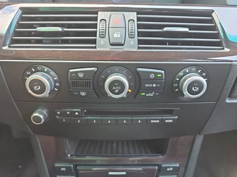 Used 2010 BMW 528i xDrive Sedan AWD/4WD image 29