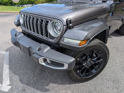 Used 2025 Jeep Wrangler Unlimited Sahara w/ Safety Group AWD/4WD image 13