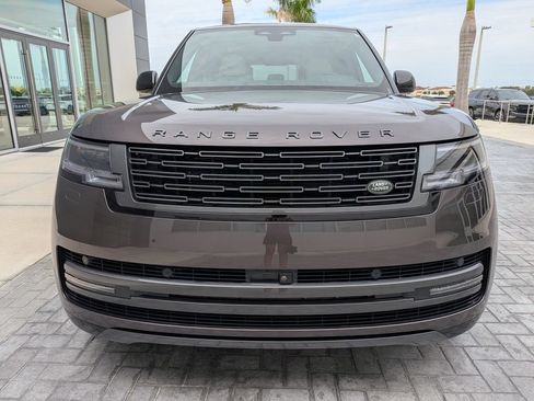 Certified 2025 Land Rover Range Rover SE AWD/4WD image 3