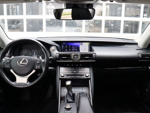 Used 2018 Lexus IS 300 AWD image 11