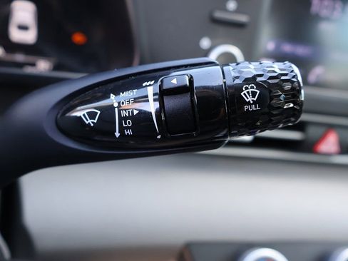 Used 2021 Hyundai Elantra SE image 38