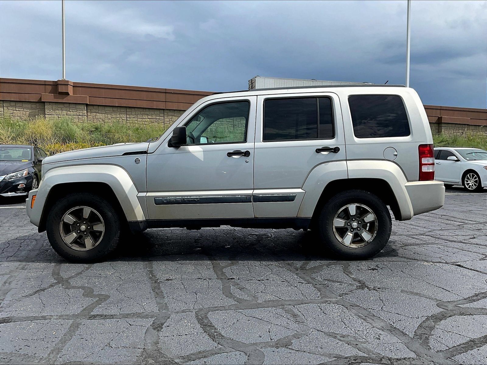 Used 2008 Jeep Liberty Sport w/ Popular Equipment Group AWD/4WD image 4