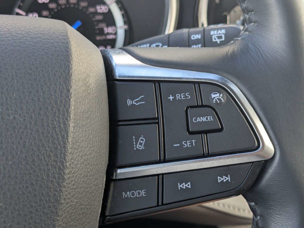 Used 2021 Toyota Highlander XLE AWD/4WD image 38