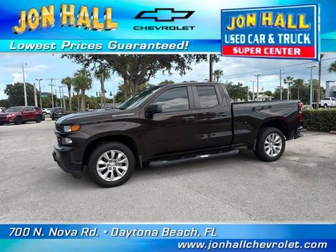 Used 2020 Chevrolet Silverado 1500 Custom w/ Custom Value Package RWD image 3