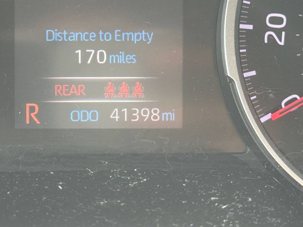 Used 2022 Toyota RAV4 XLE Premium AWD/4WD image 4
