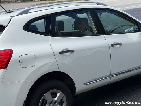 Used 2014 Nissan Rogue S w/ Convenience Package AWD/4WD image 38