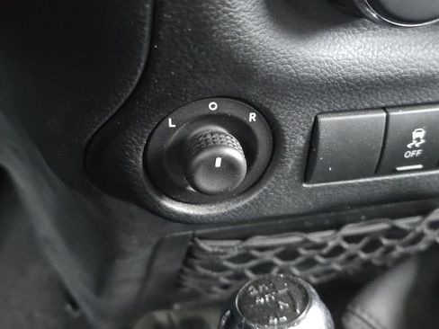 Used 2012 Jeep Wrangler Unlimited Sport image 28