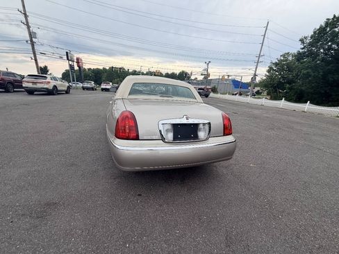 Used 1999 Lincoln Town Car Signature RWD image 34
