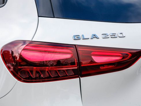 Certified 2025 Mercedes-Benz GLA 250 4MATIC image 8