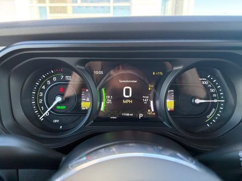 Used 2025 Jeep Wrangler Unlimited Sahara w/ Safety Group AWD/4WD image 42