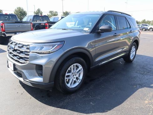 New 2025 Ford Explorer Active image 11
