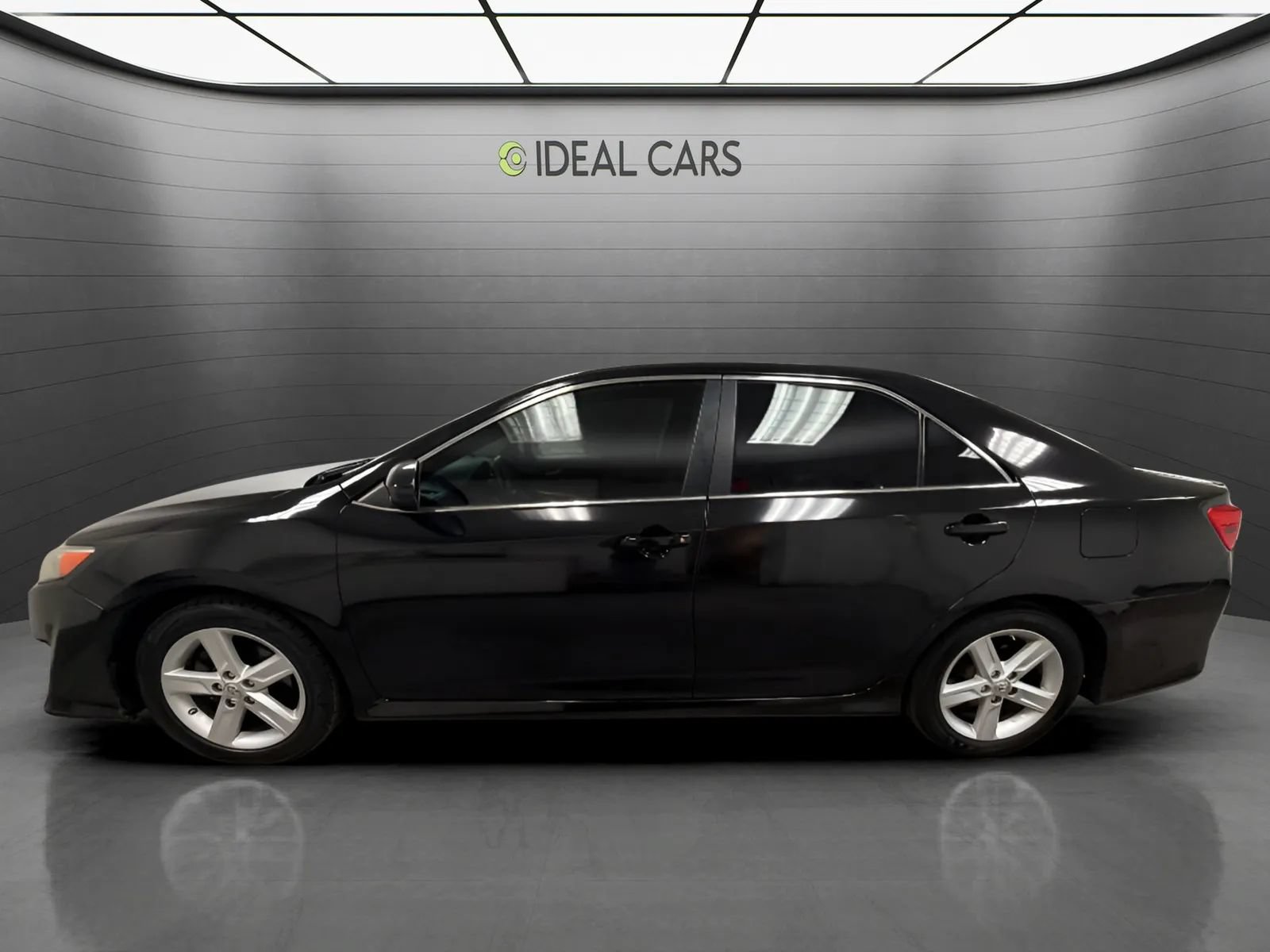 Used 2013 Toyota Camry SE FWD image 8