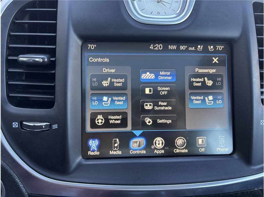 Used 2016 Chrysler 300 C RWD image 11