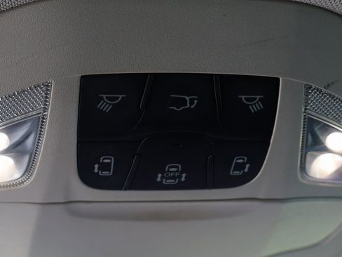 Used 2019 Chrysler Pacifica Touring image 24