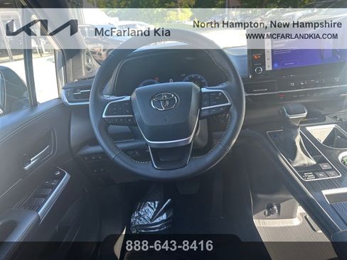 Used 2025 Toyota Sienna XLE Woodland Edition AWD/4WD image 18