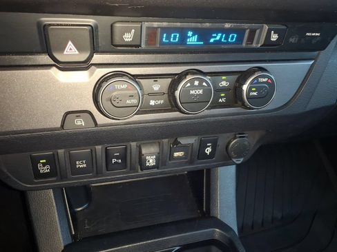Used 2022 Toyota Tacoma TRD Sport w/ TRD Premium Sport Package RWD image 29