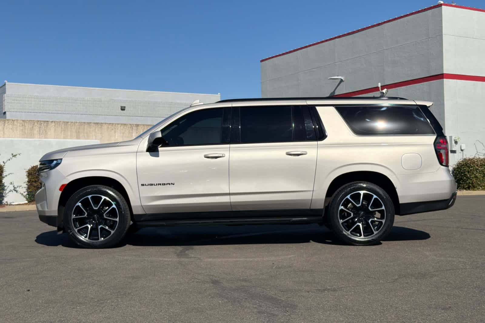 Used 2021 Chevrolet Suburban RST AWD/4WD image 9