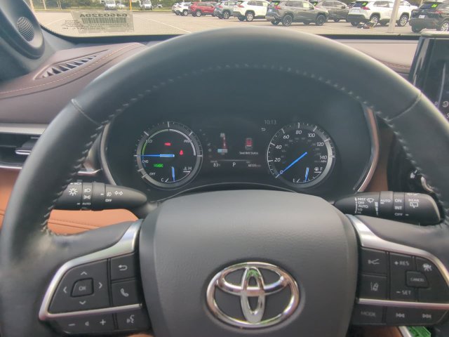 Certified 2020 Toyota Highlander Platinum AWD/4WD image 30