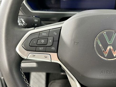 Used 2022 Volkswagen Tiguan SE image 22