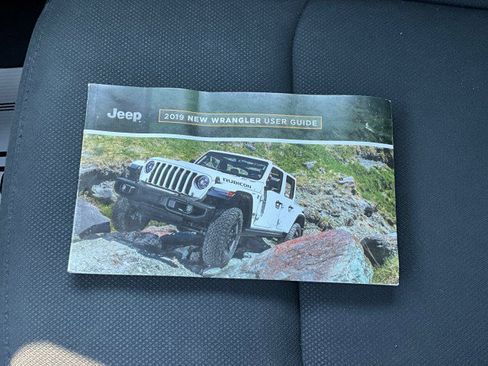 Used 2019 Jeep Wrangler Unlimited Sahara w/ Safety Group AWD/4WD image 32