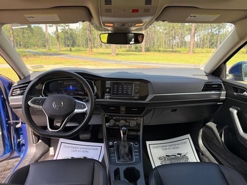 Used 2024 Volkswagen Jetta SE FWD image 14