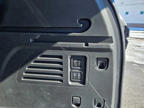 Used 2024 Chevrolet Traverse RS image 30