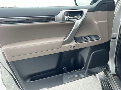 Used 2023 Lexus GX 460 Premium image 13