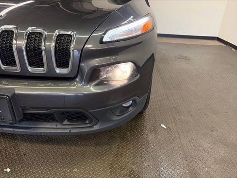 Used 2016 Jeep Cherokee Latitude w/ Cold Weather Group image 4