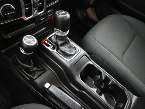 Used 2022 Jeep Wrangler Unlimited Sport AWD/4WD image 28