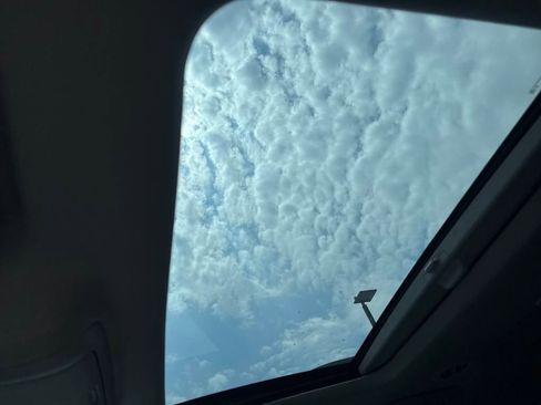 Used 2022 GMC Acadia SLE w/ Driver Convenience Package image 25